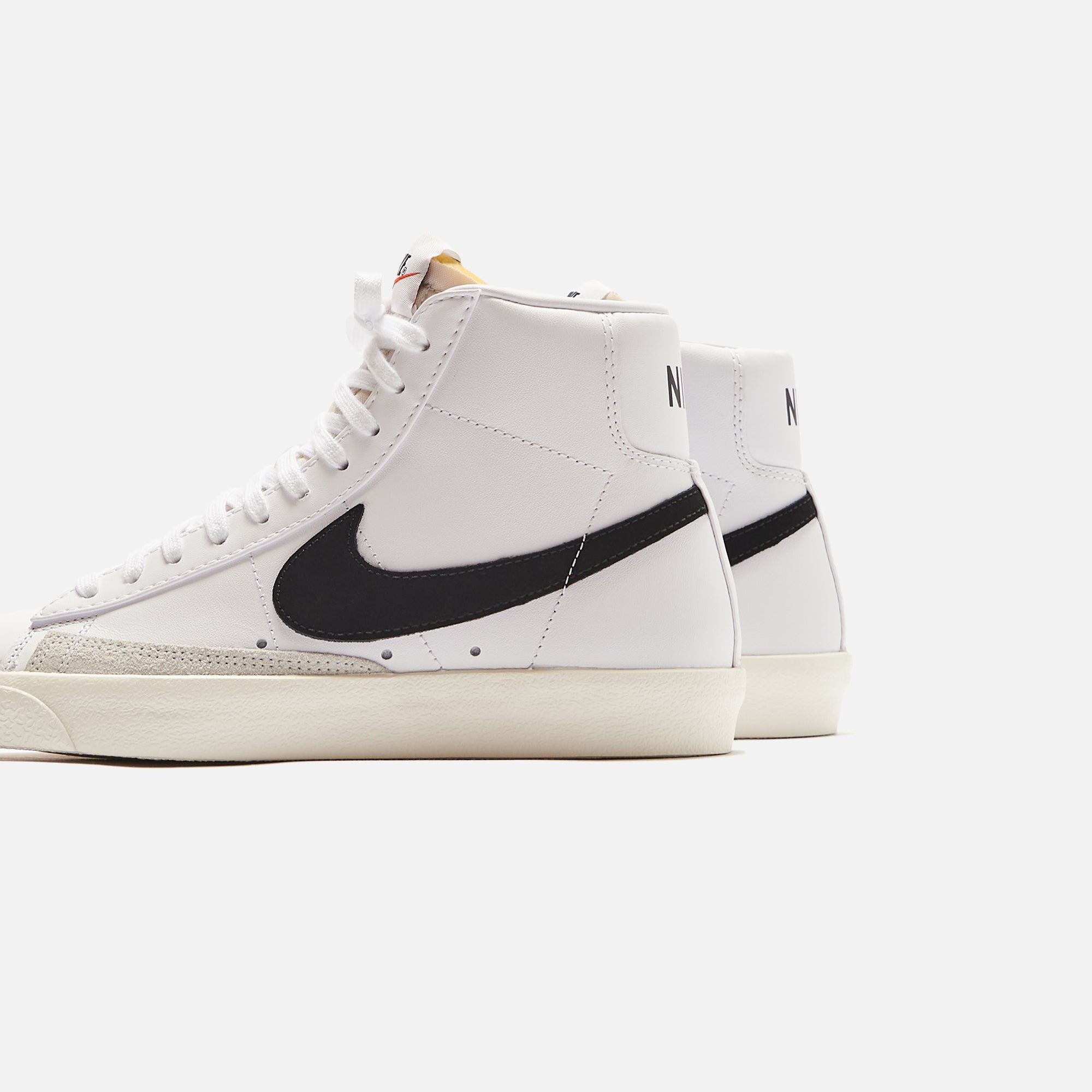 Nike WMNS Blazer Mid 77 - Vintage White / Black / Sail