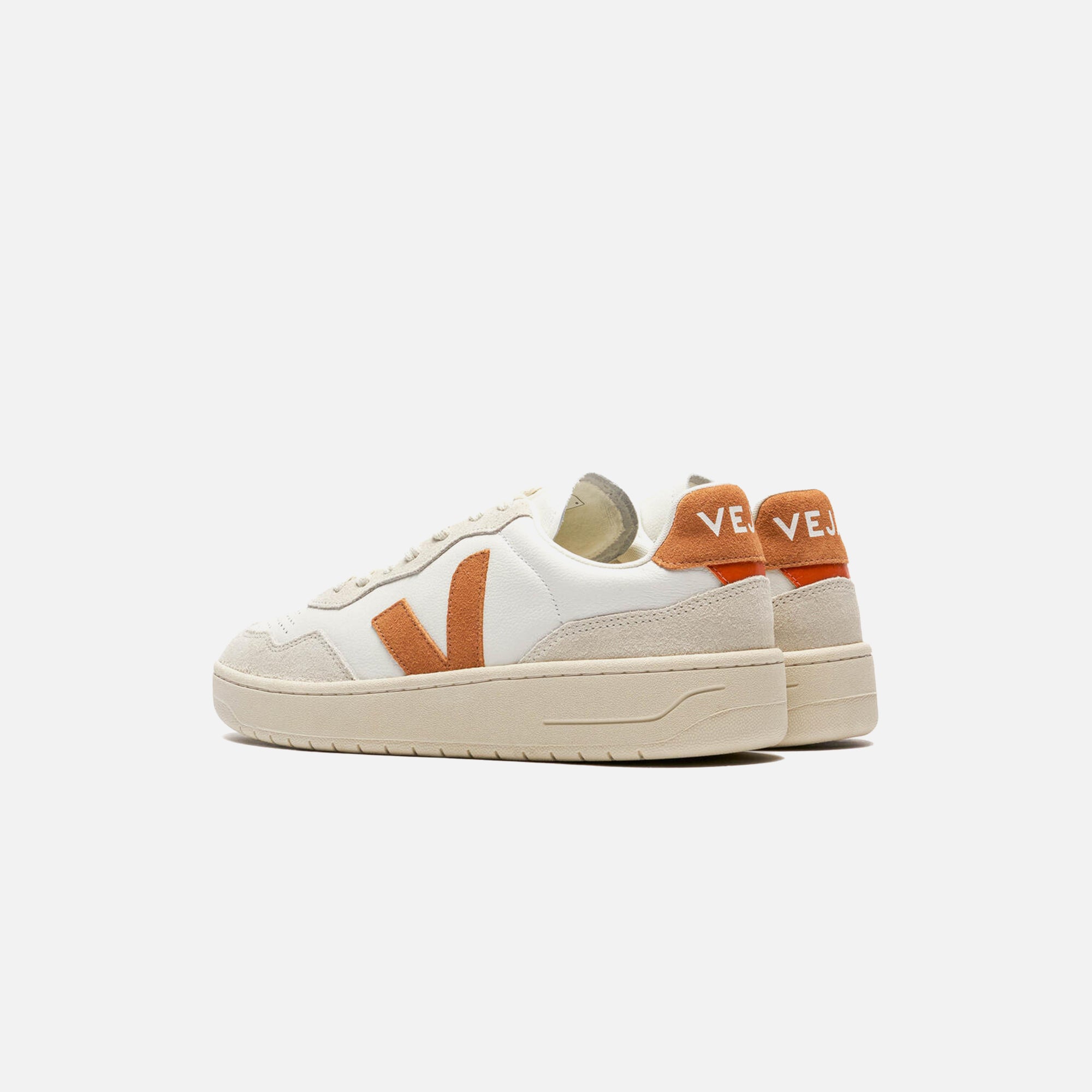 Veja V-90 - Extra White / Umber