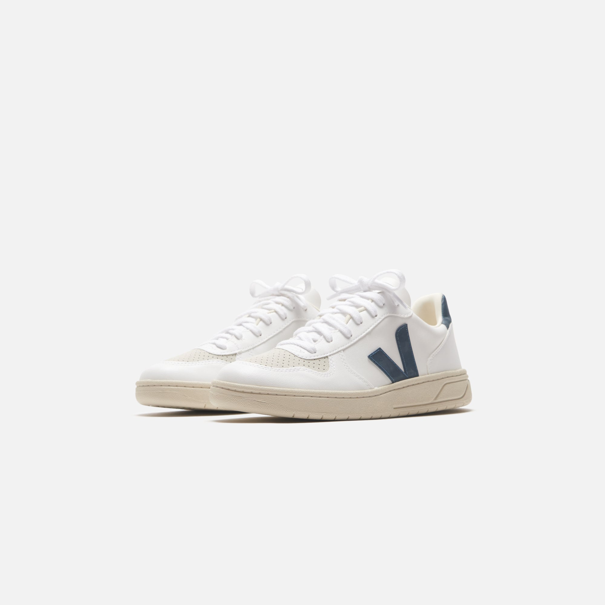 Veja V10 - White California