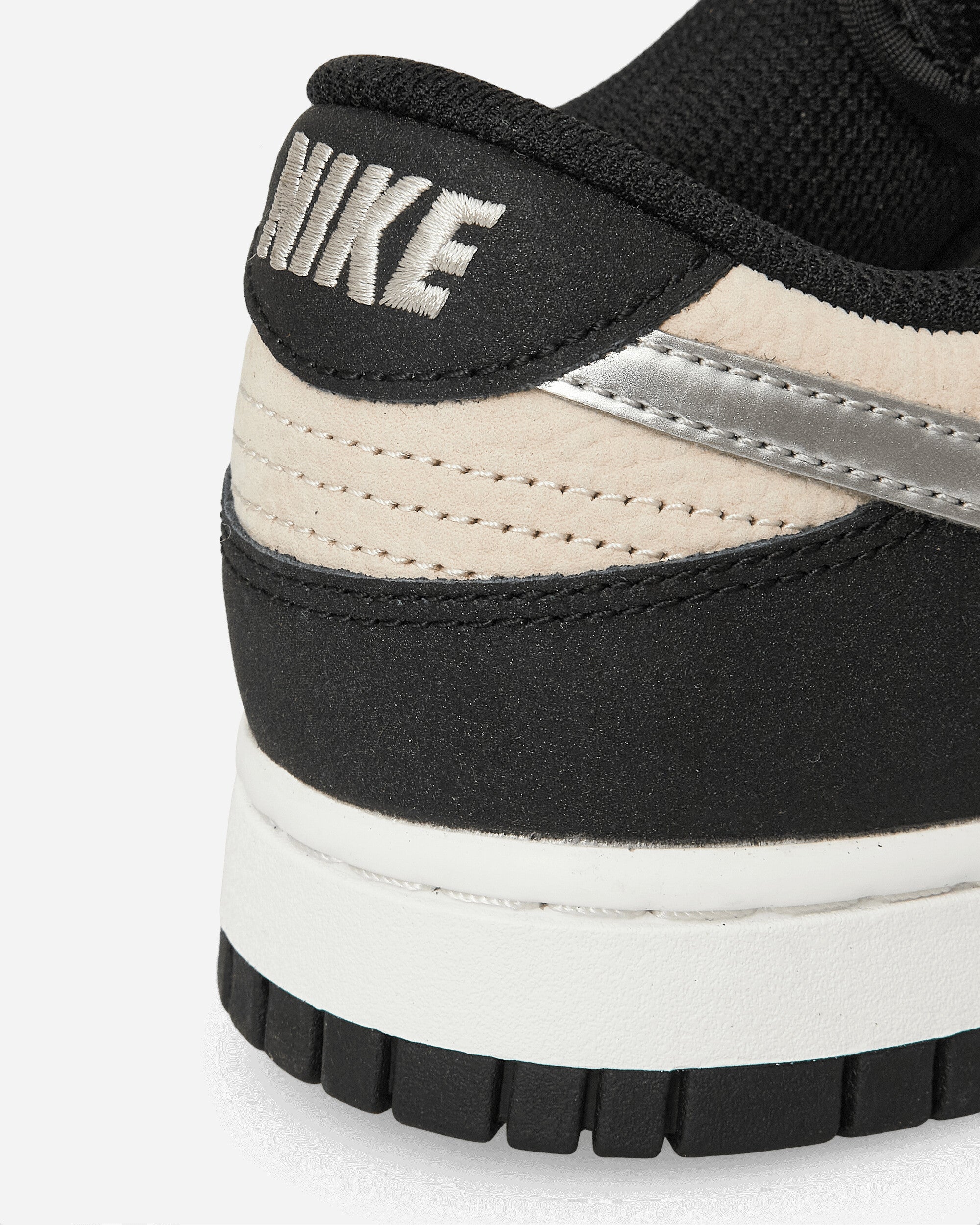 WMNS Dunk Low Sneakers Light Orewood Brown