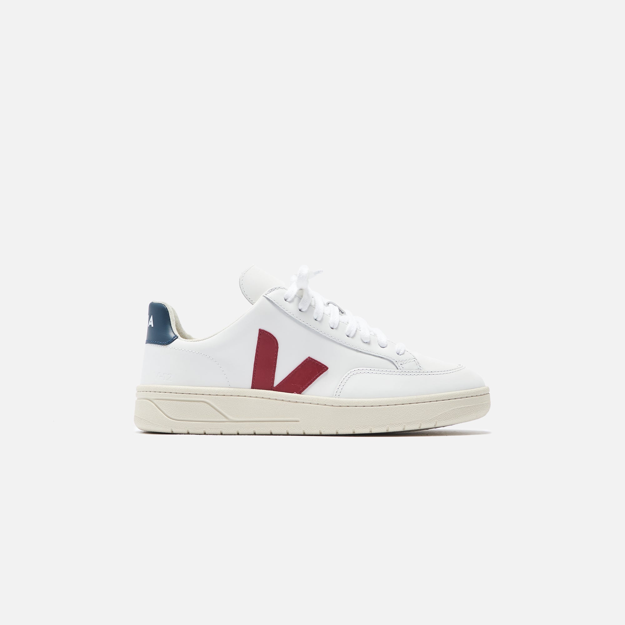 Veja V-12 - Extra White / Marsala / Nautico