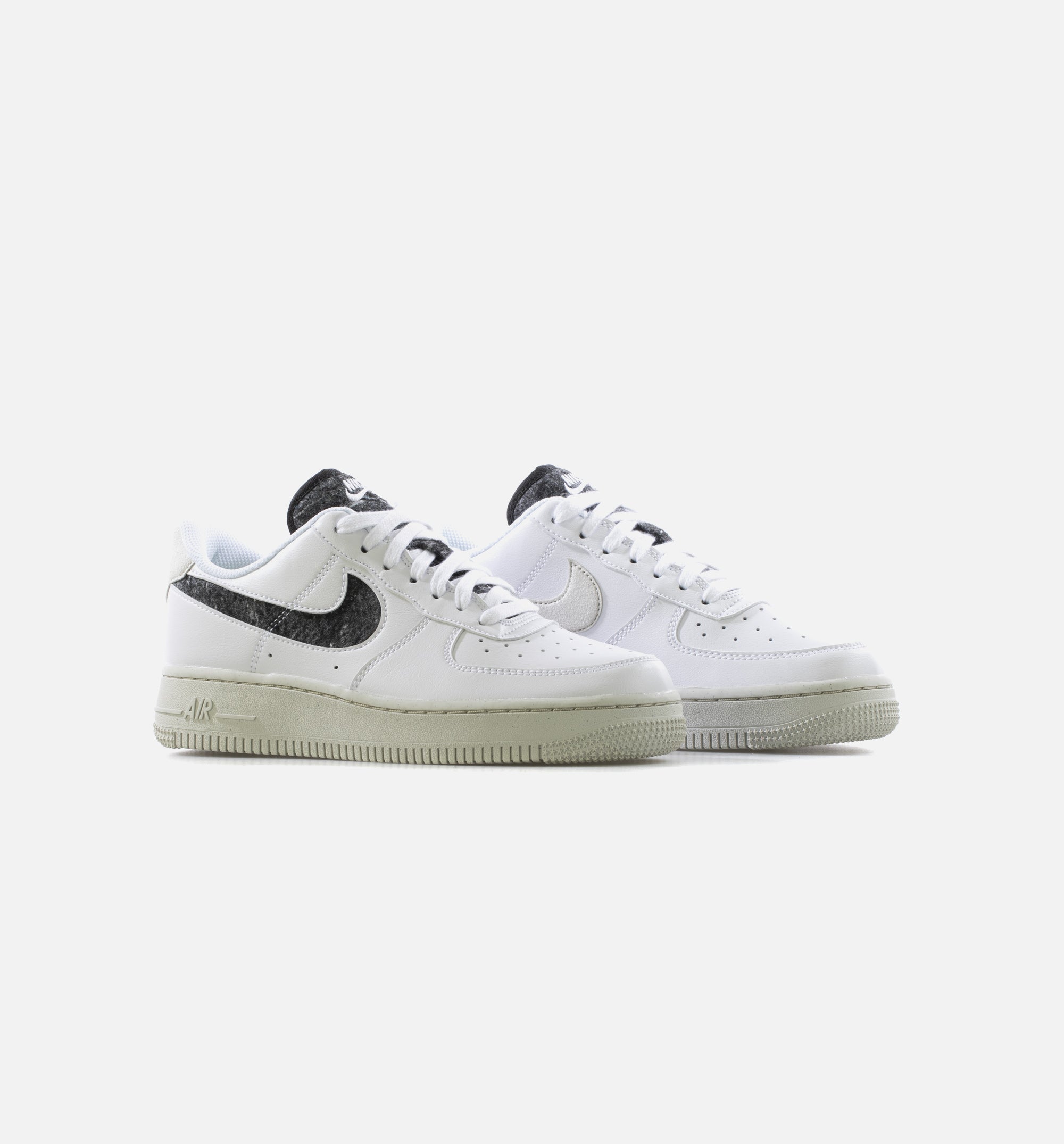 Air Force 1 07 Low SE Womens Lifestyle Shoe - White/Black