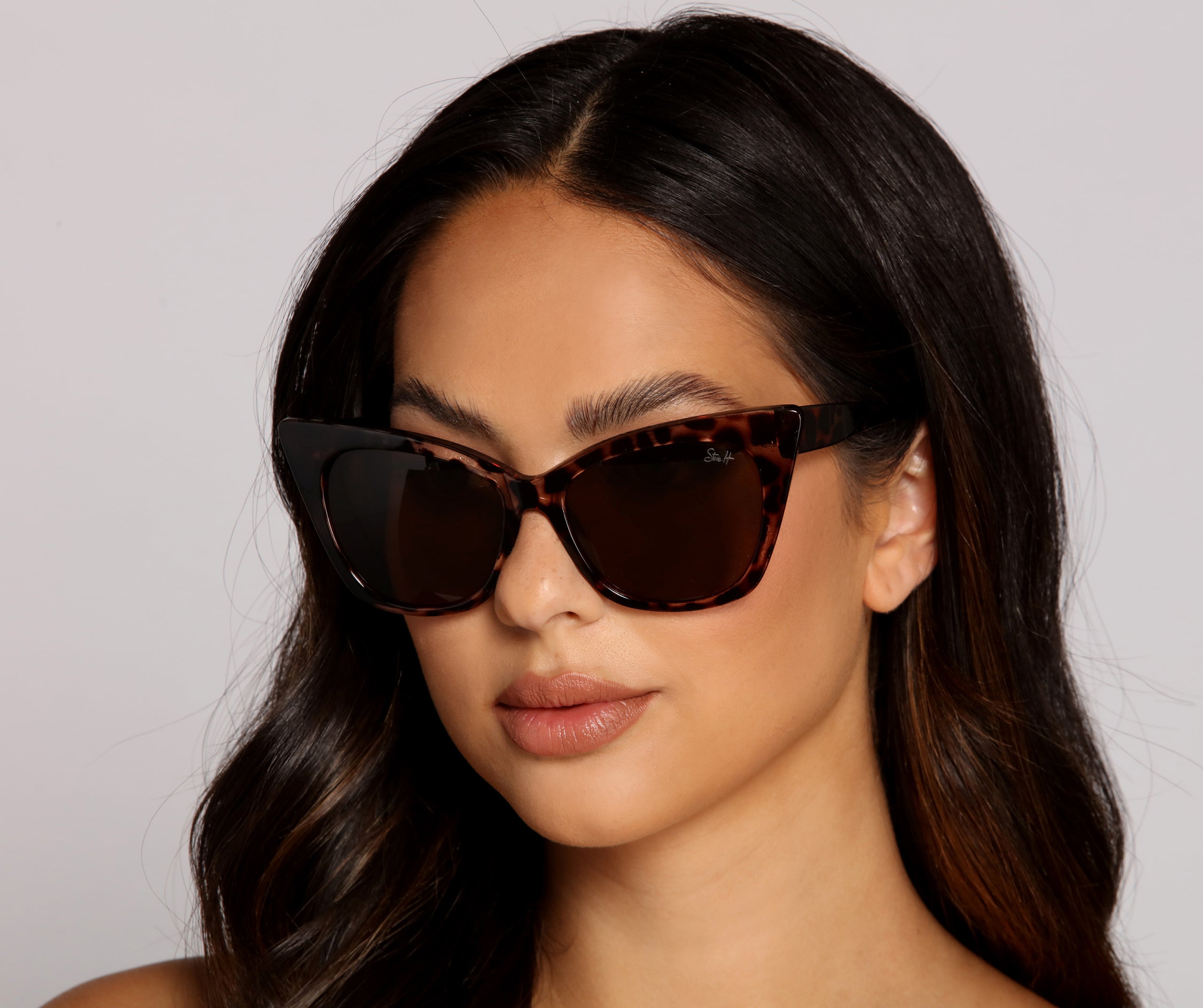 Sleek Style Cat-Eye Sunglasses