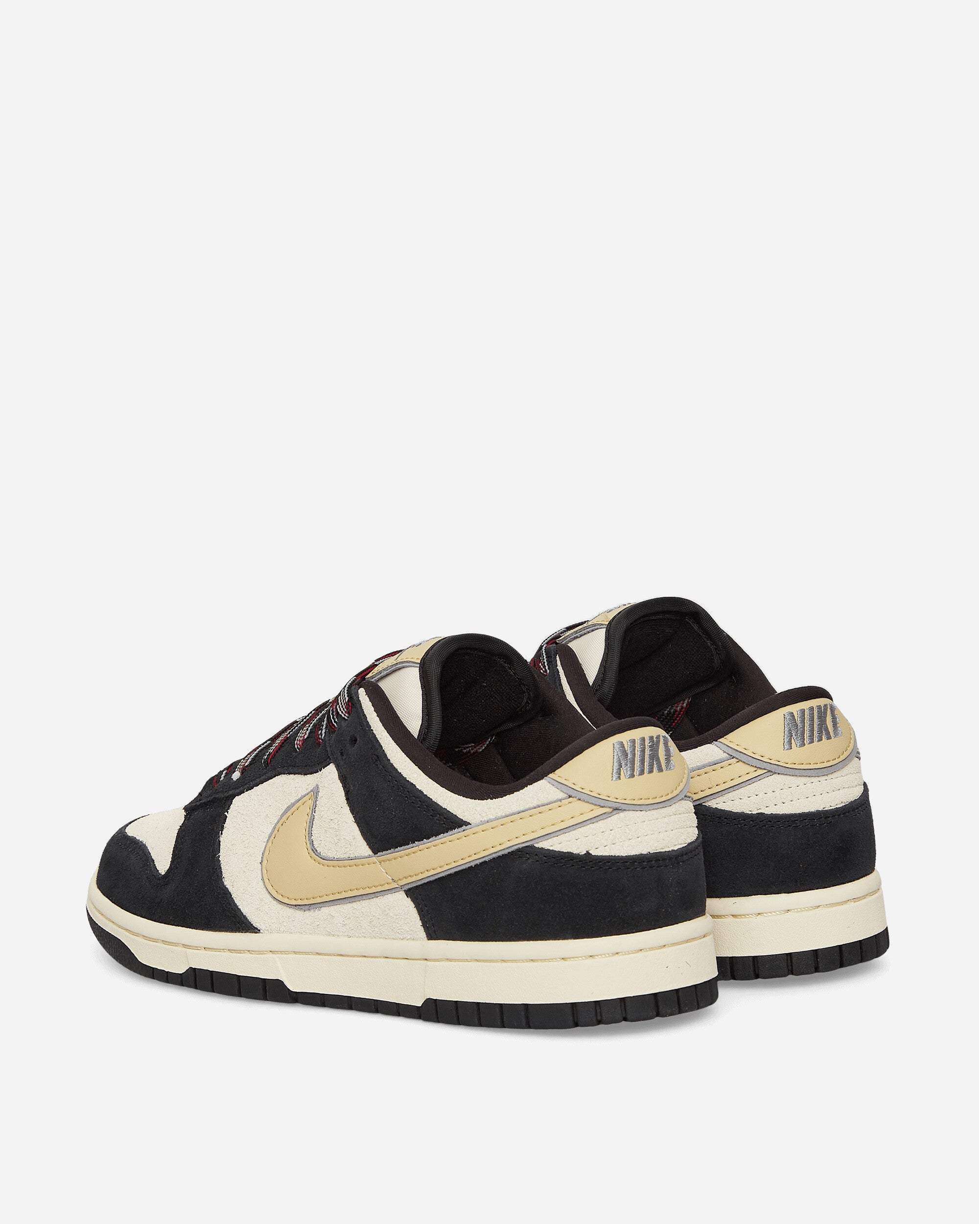 WMNS Dunk Low LX Sneakers Black / Team Gold