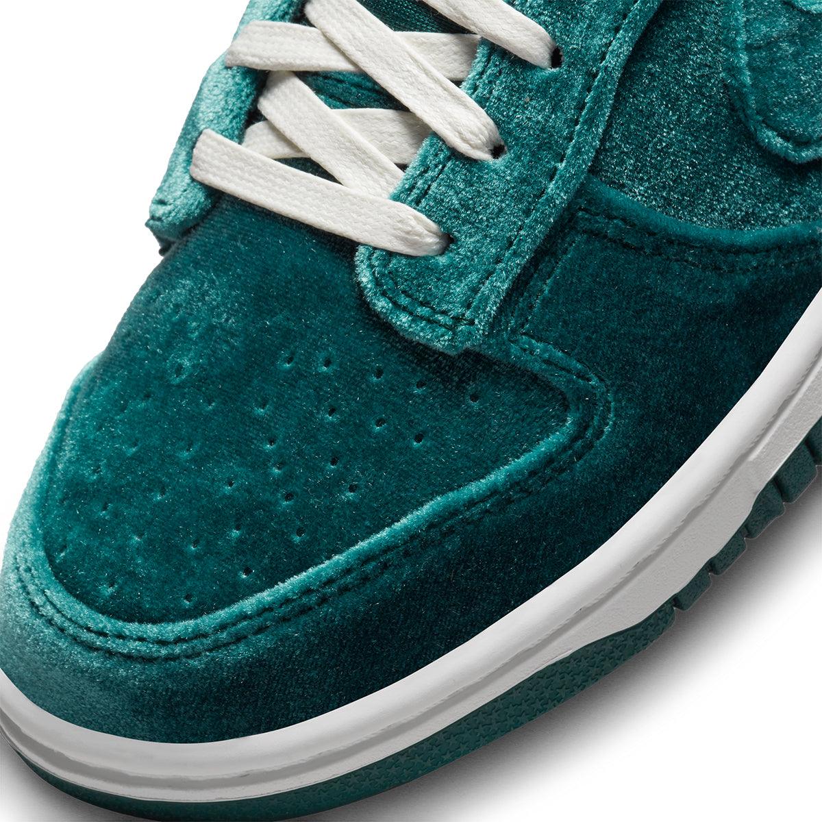 Wmns Dunk Low 'Atomic Teal'