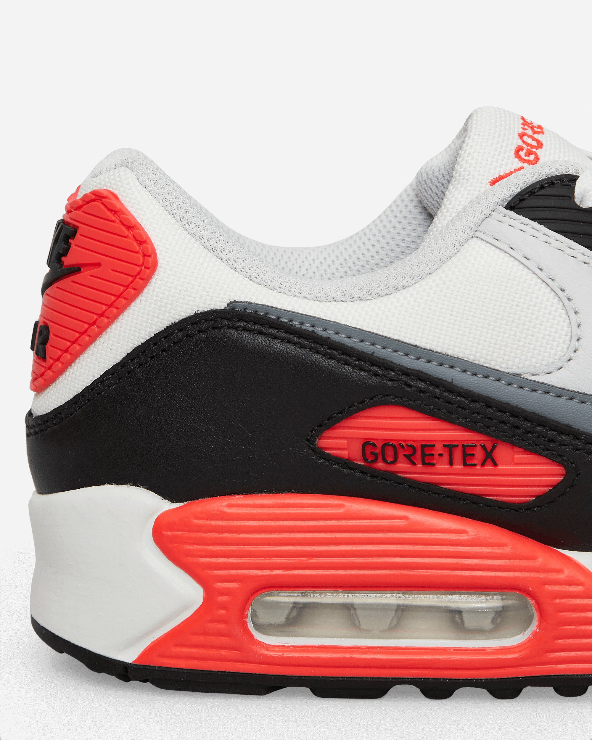 Air Max 90 GORE-TEX Sneakers Summit White / Bright Crimson / Black / Cool Grey