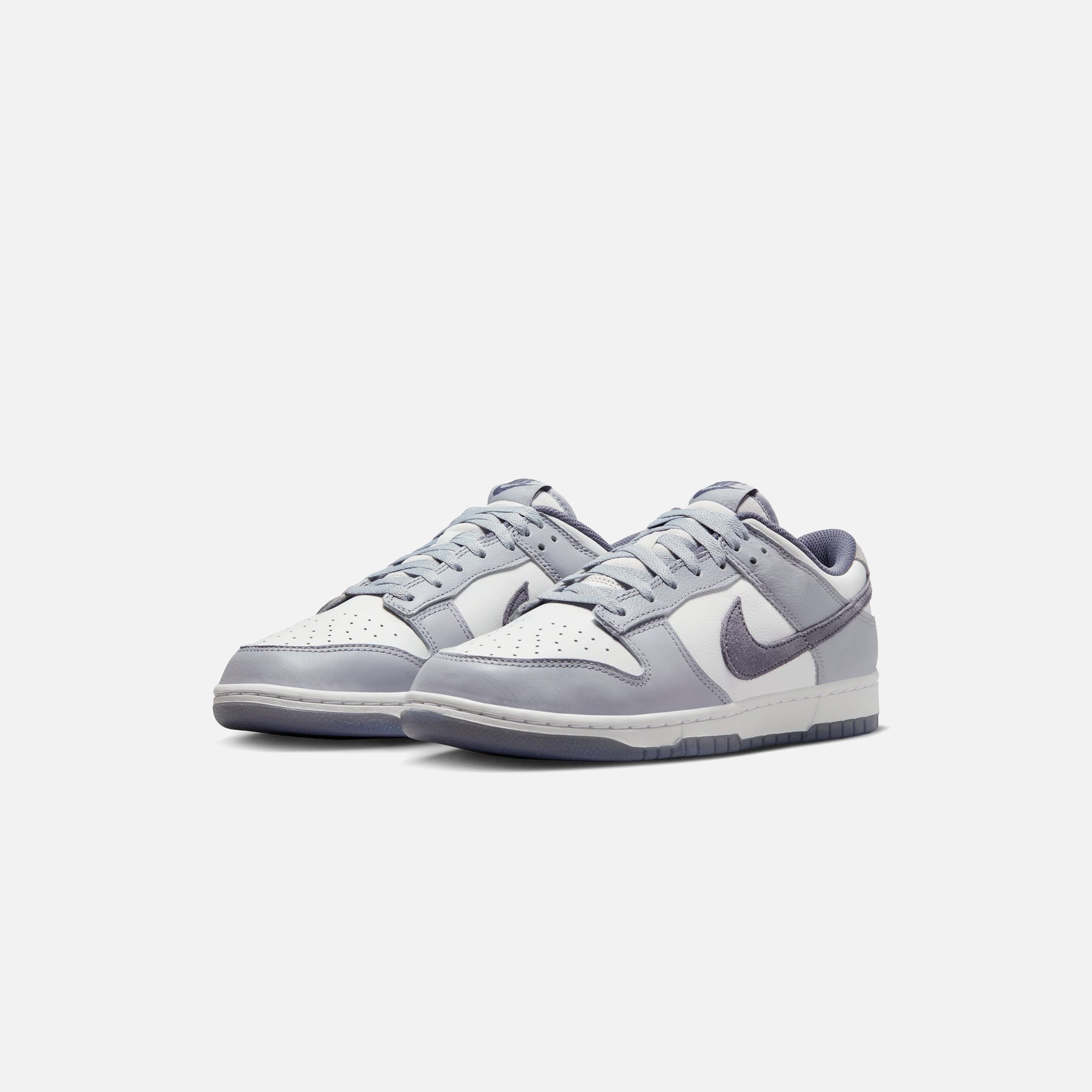 Nike Dunk Low Retro SE - White / Light Carbon / Platinum